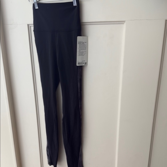 Black lululemon Women's High-Waisted Leggings - Picture 1 of 4